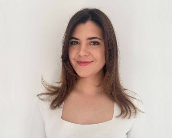 Dr. Andreea-Diana Anghel Dr. Andreea-Diana Anghel