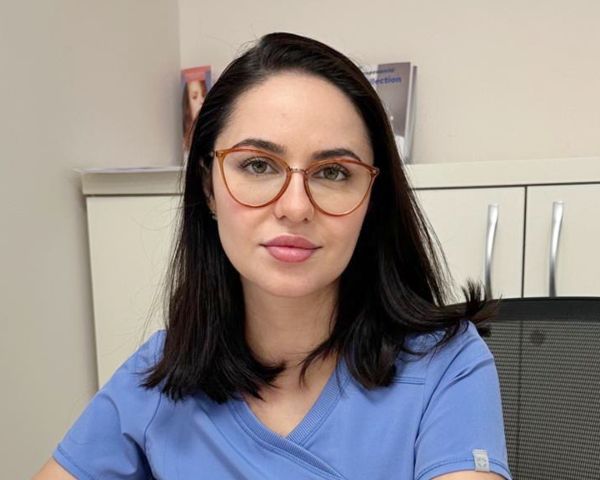 Dr. Mihaela Apostol Dr. Mihaela Apostol